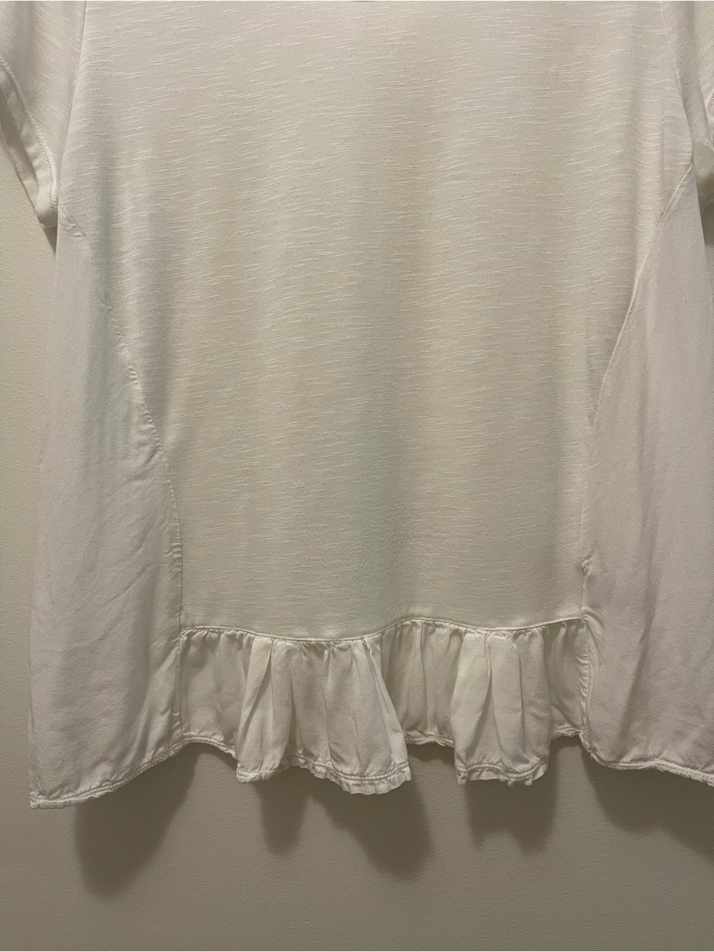 Reitmans Cream Short-Sleeve Ruffle-Hem Tee Top - Picture 4 of 8